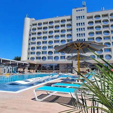 Bacolux Koralio, Hotel