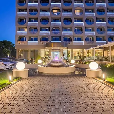 Bacolux Koralio, Hotel