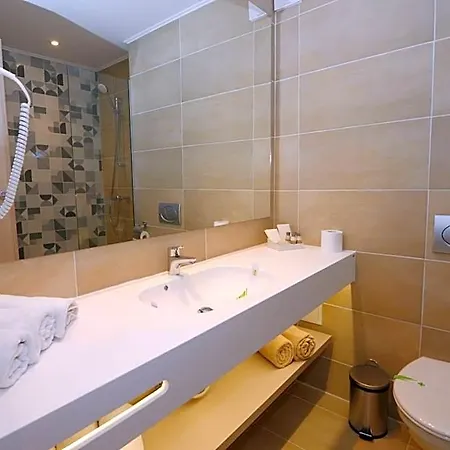 Hotel Bacolux Koralio,