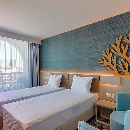 Bacolux Koralio, Hotel