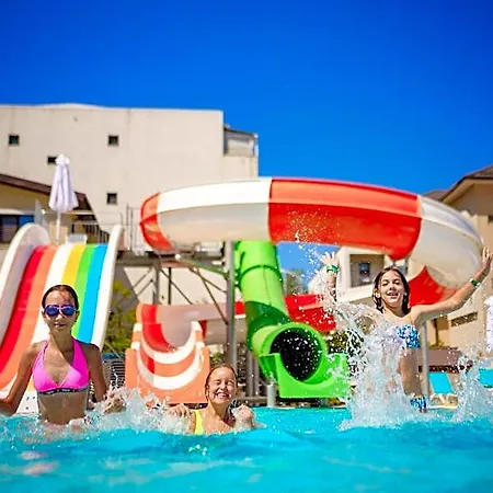Bacolux Koralio, Hotel