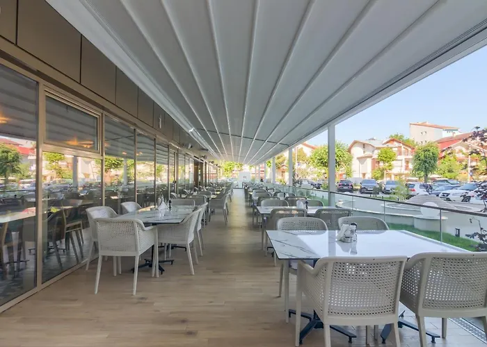 Hotel Bacolux Koralio,