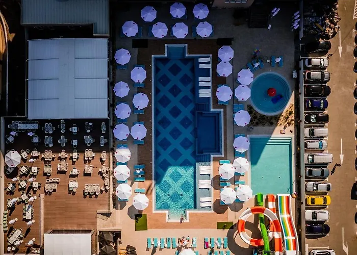 Bacolux Koralio, Hotel